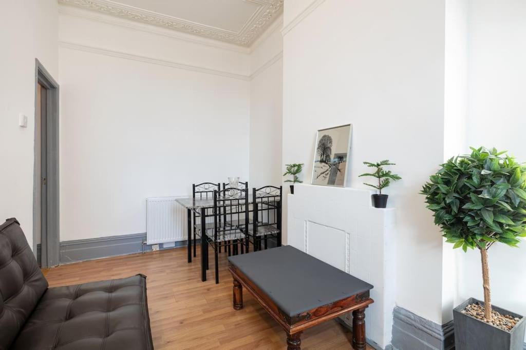 2A - Bright & Airy 2 Bed Flat - 20 Mins To Central London Exterior foto