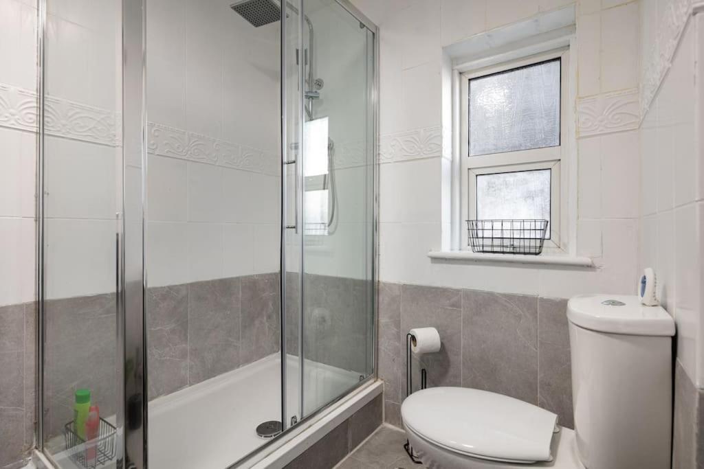 2A - Bright & Airy 2 Bed Flat - 20 Mins To Central London Exterior foto