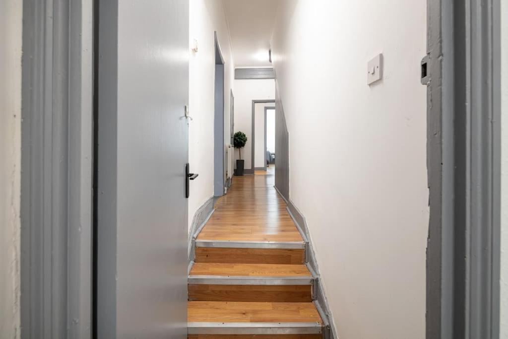 2A - Bright & Airy 2 Bed Flat - 20 Mins To Central London Exterior foto